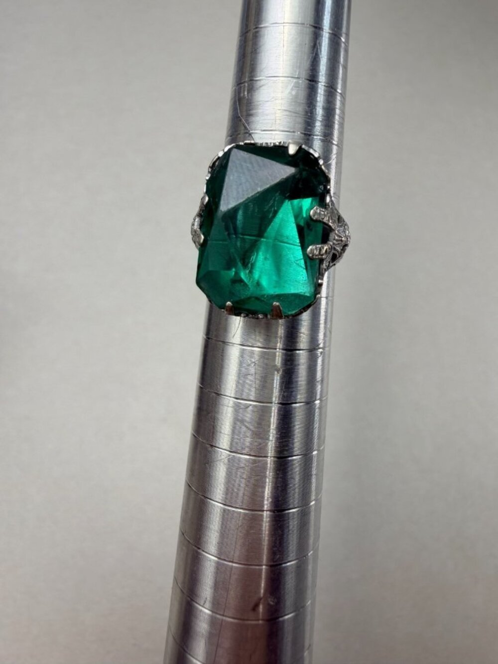Stunning Vtg Art Deco Green Glass Ring Sterling Silver Filigree Statement Sz 6 - Picture 10 of 11
